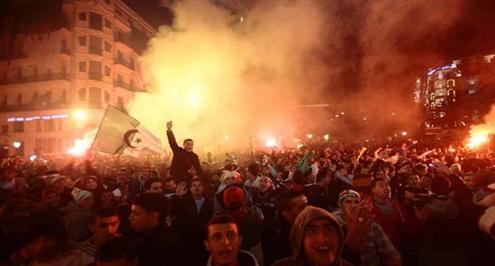 جرحى في احداث شغب بمباراة في الدوري الجزائري 